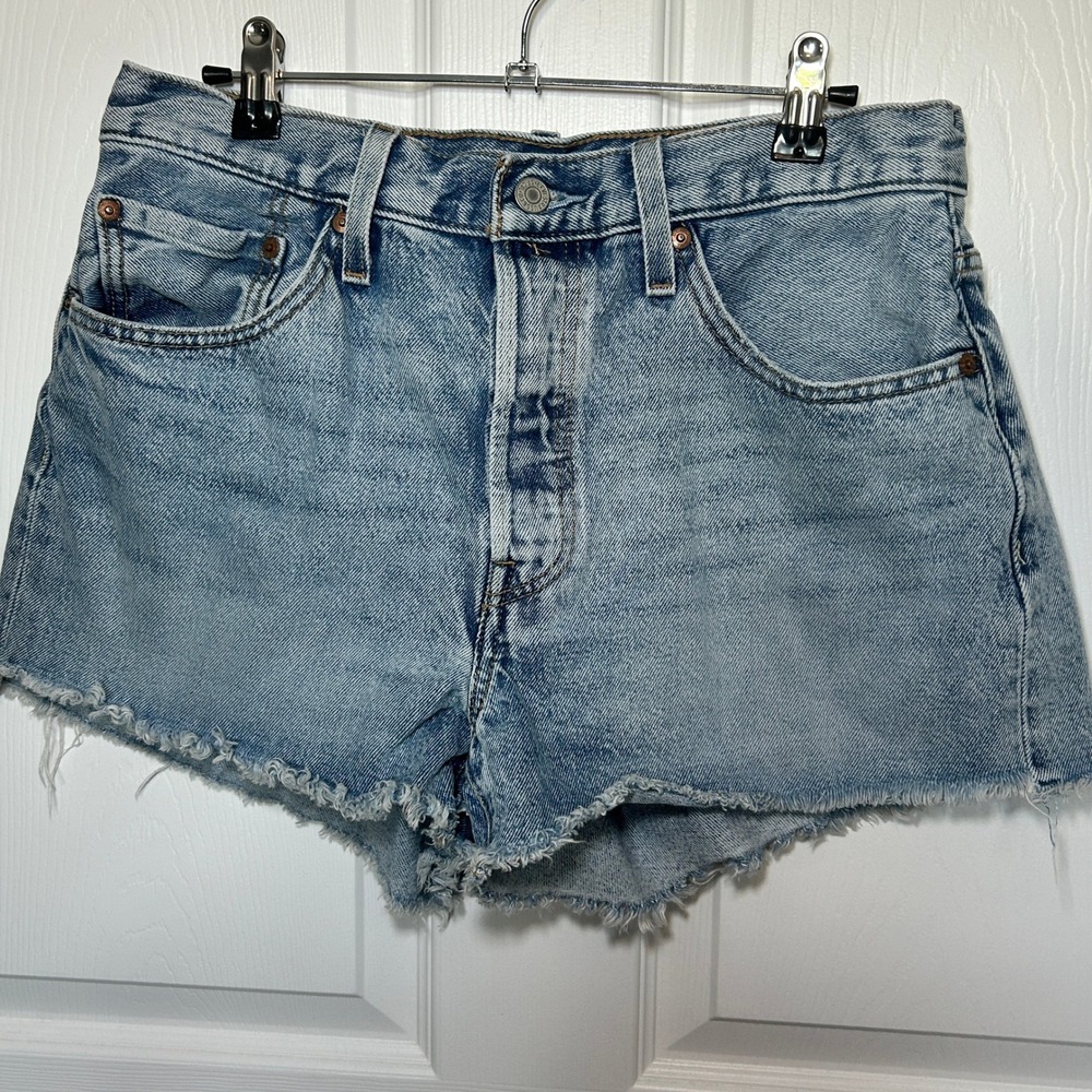 Levi's 501 Original Shorts‎ Light Wash Button Fly Women 31 High Rise 56327-0407